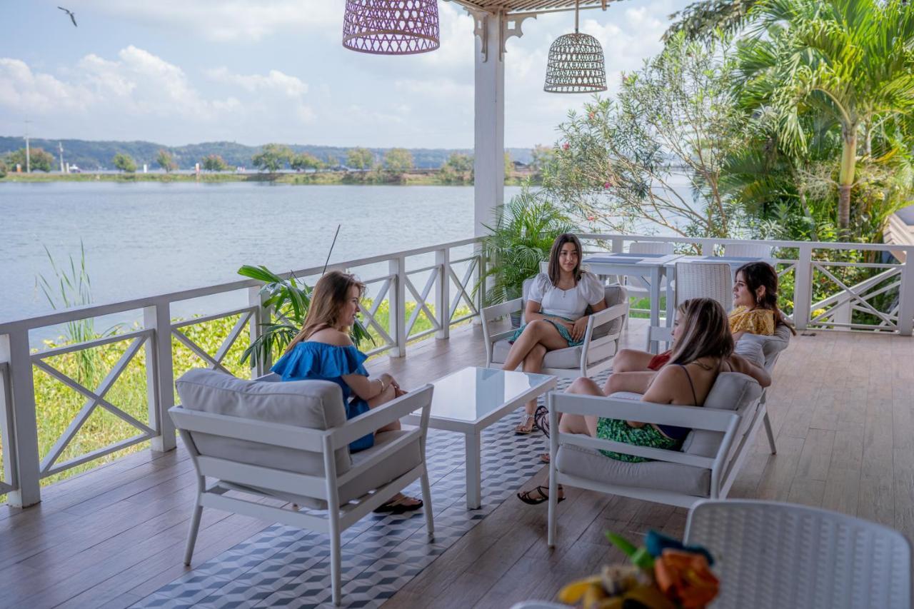 Hotel Casona Del Lago Flores Εξωτερικό φωτογραφία