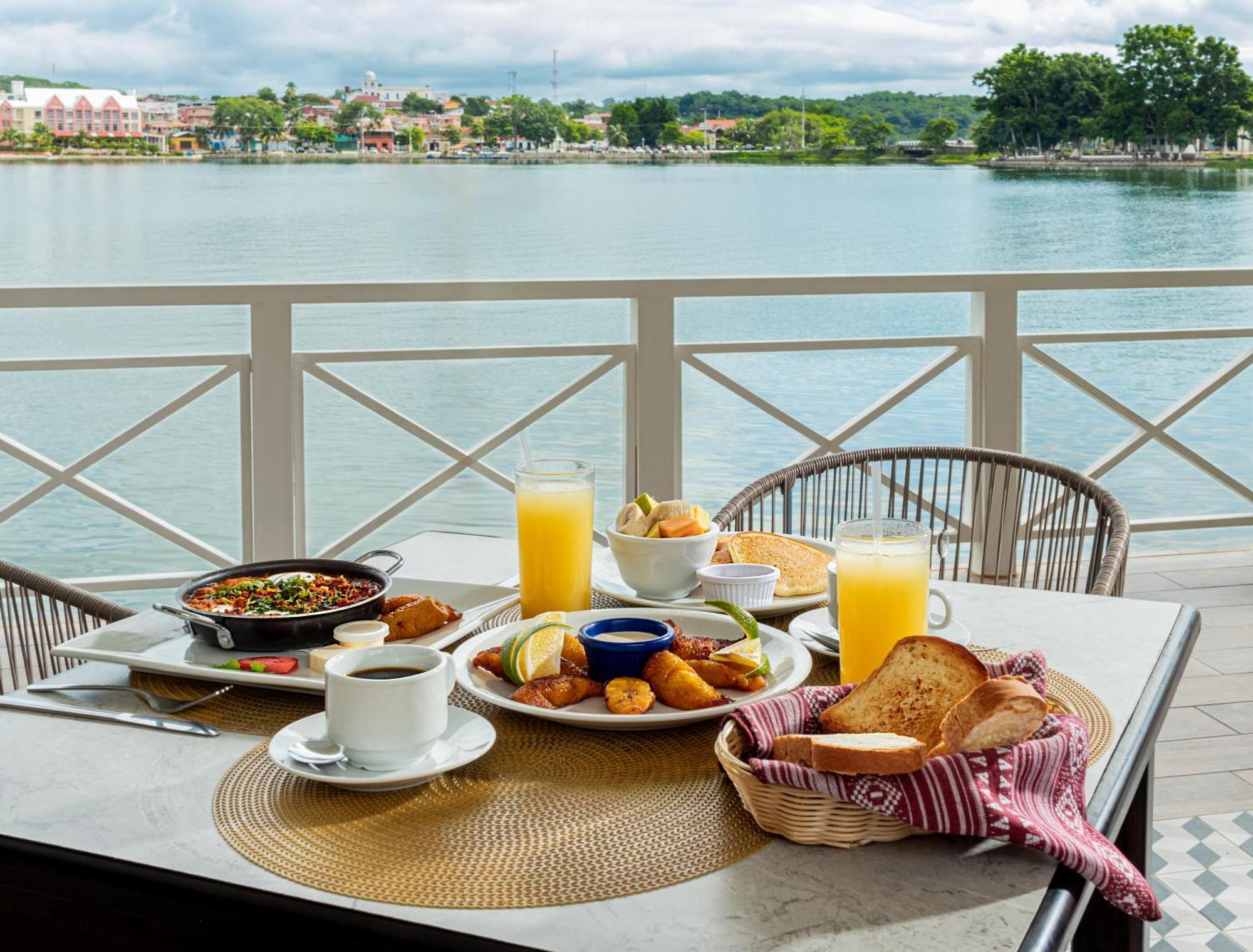 Hotel Casona Del Lago Flores Εξωτερικό φωτογραφία