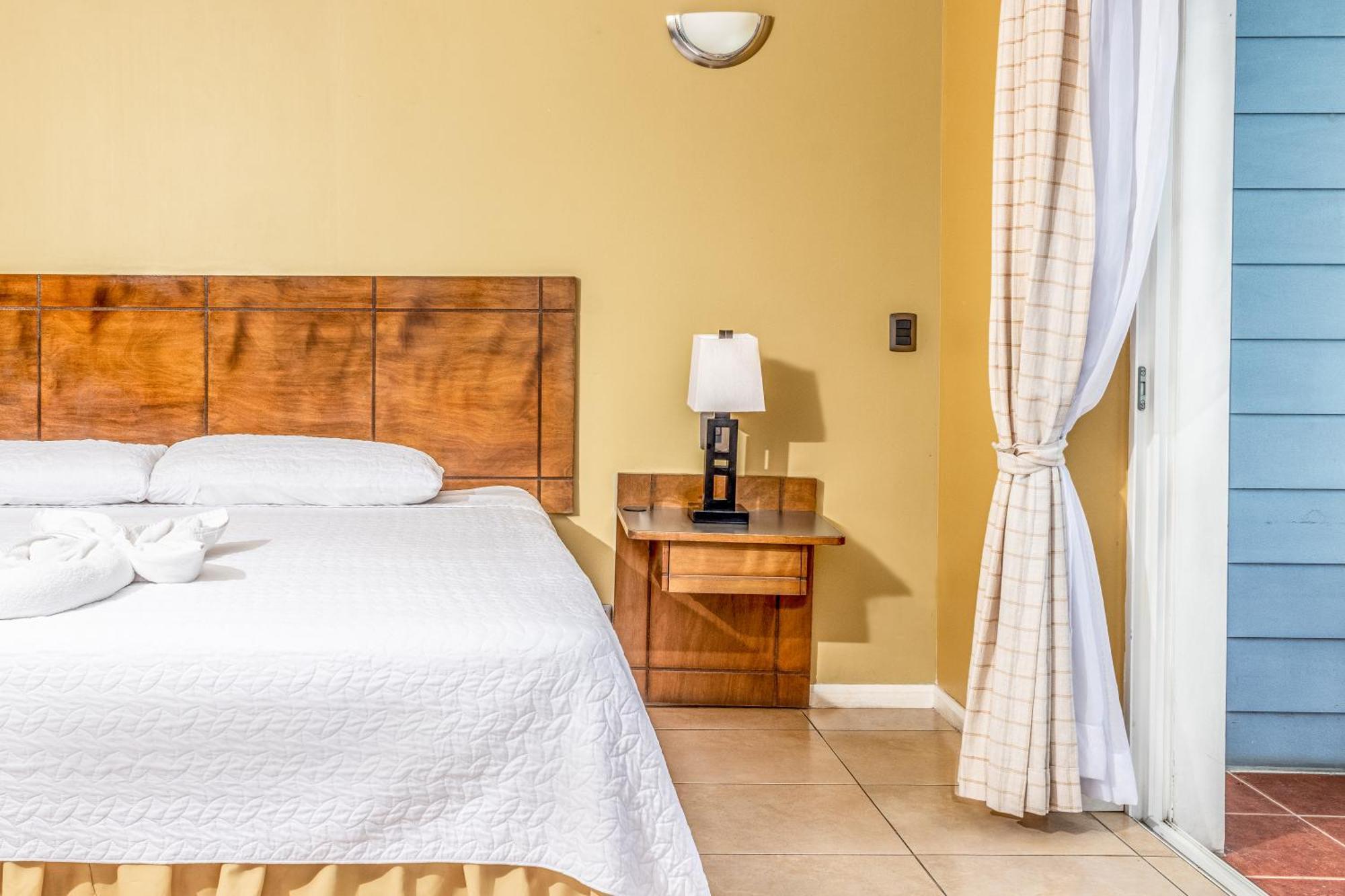 Hotel Casona Del Lago Flores Εξωτερικό φωτογραφία