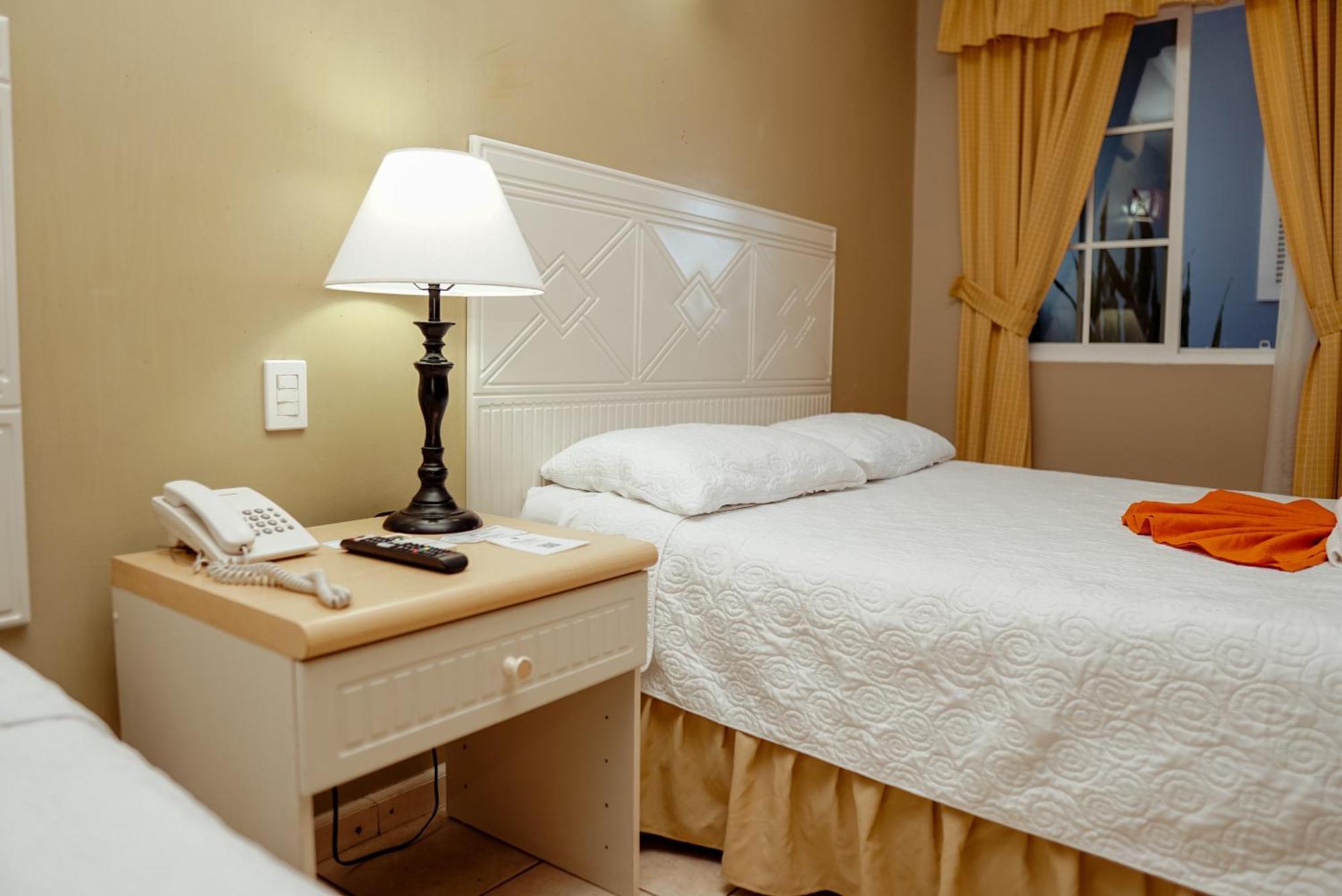 Hotel Casona Del Lago Flores Εξωτερικό φωτογραφία